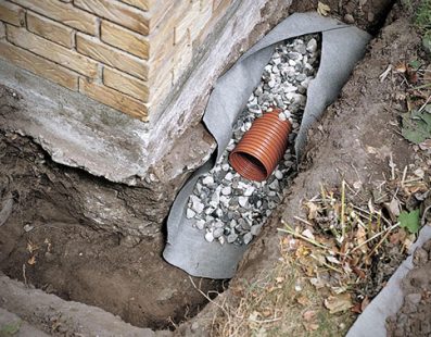Le drainage périphérique : comment protéger les fondations de l’humidité ?